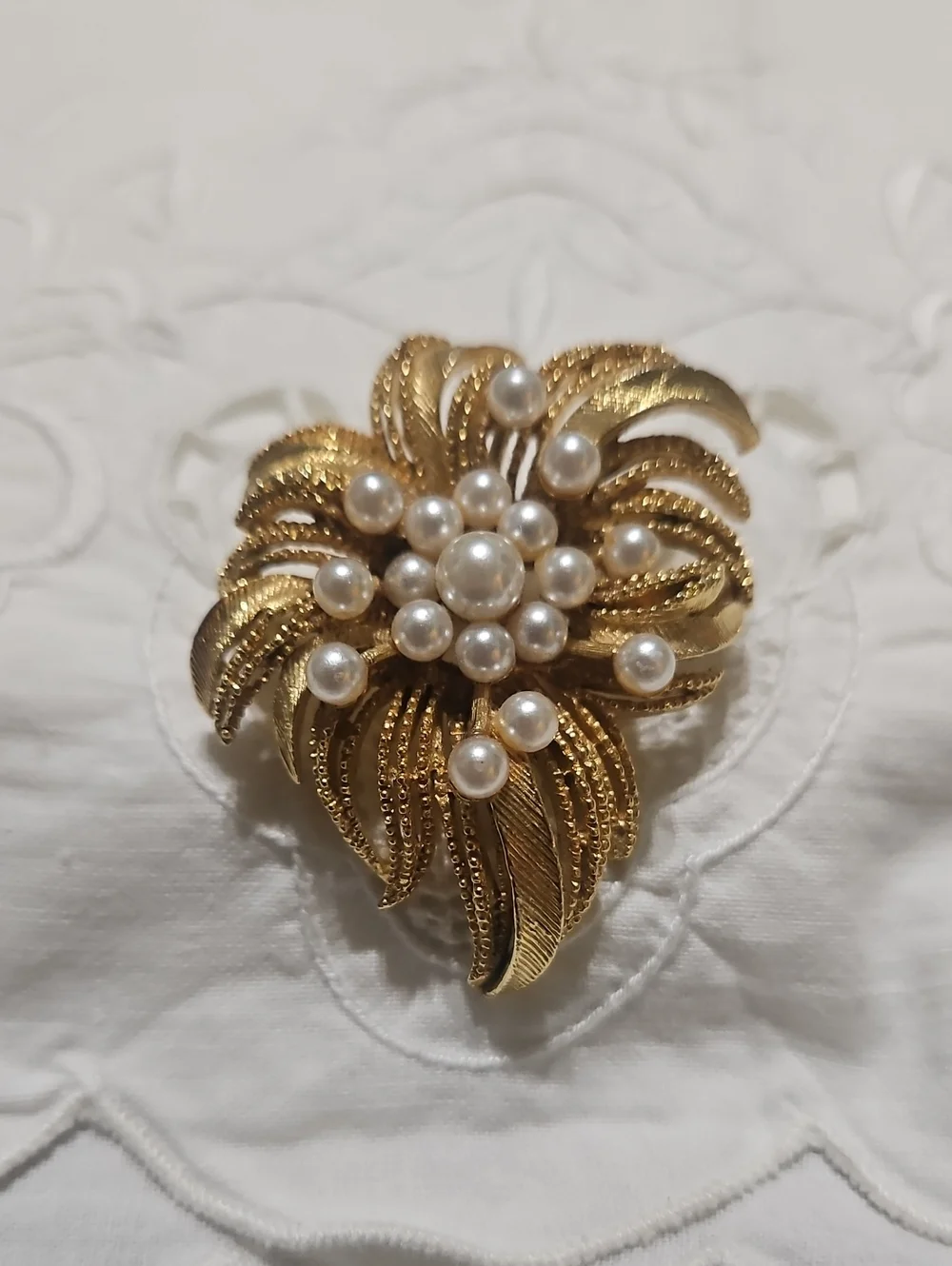 Vintage 50's-60's Lisner Brooch Mid-Century Costume Jewelry